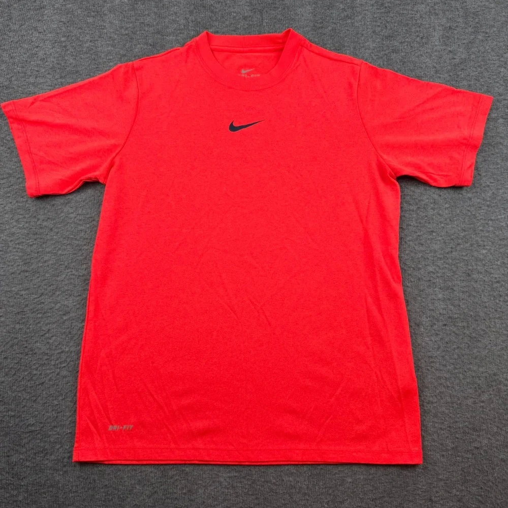 Nike Dri-FIT Training Shirt Men's Size M Red Short Sleeve Swoosh Logo Tee